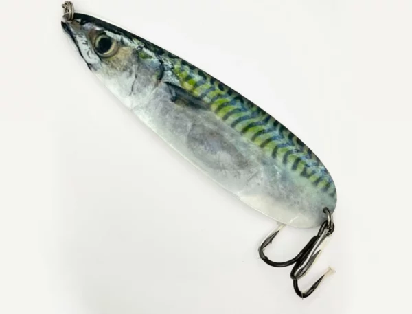 A flutter spoon fishing lure with a photo real image of a mackerel printed on its sides. Excellent for a wide variety of sport fishing.